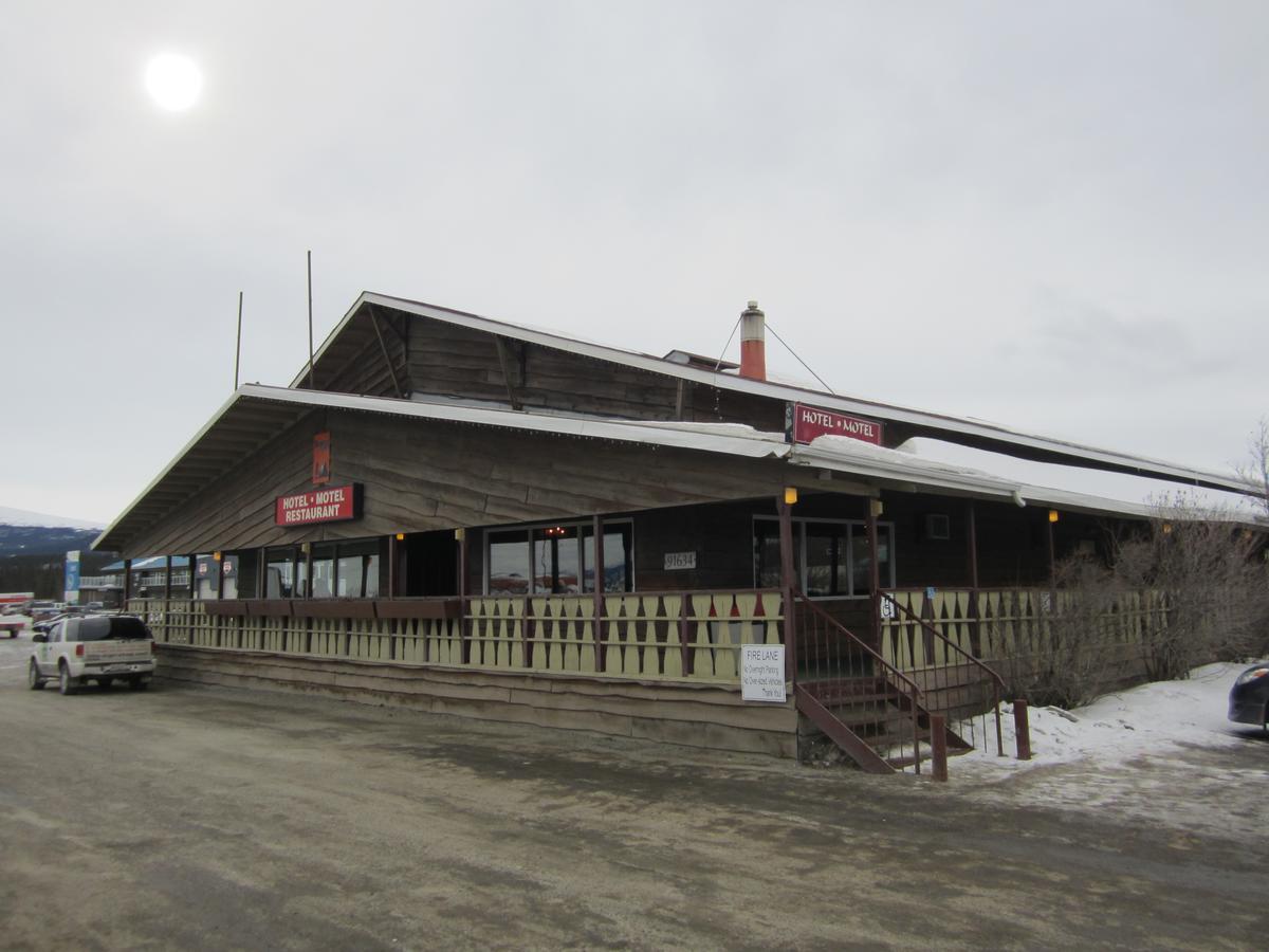 Airport Chalet Hotel Whitehorse Exterior photo