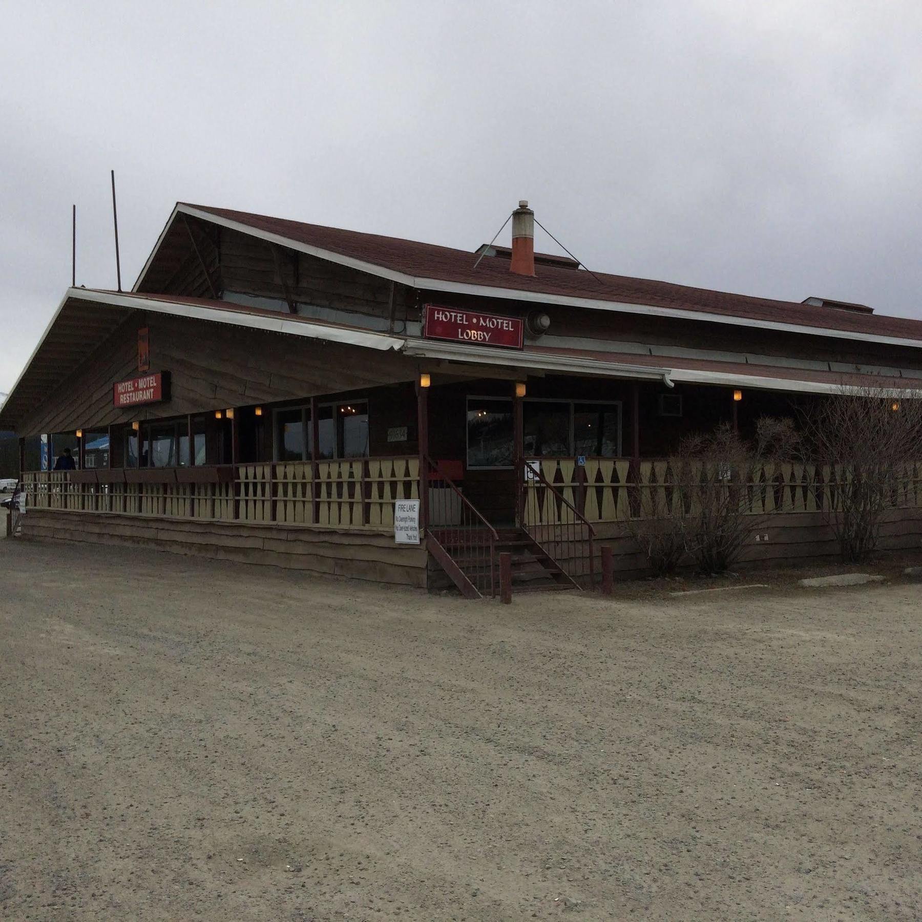 Airport Chalet Hotel Whitehorse Exterior photo